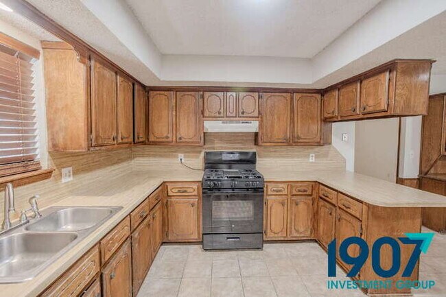 Building Photo - SPECIAL OFFER! Move In Now & Get 50% Off Your First & Second Month's Rent!  Spacious 5-Bedroom Ho...