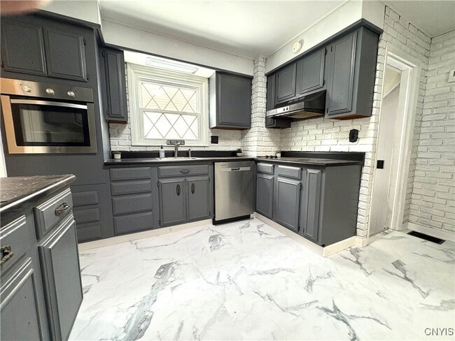 Building Photo - 124 Curtis Pl