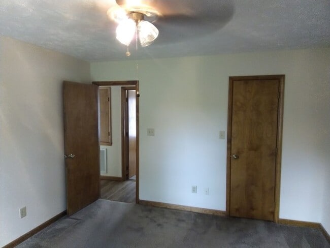Building Photo - Duplex in Hope Mills!