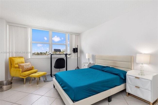 Building Photo - 2030 S Ocean Dr