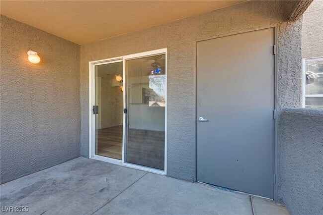 Building Photo - 5055 W Hacienda Ave