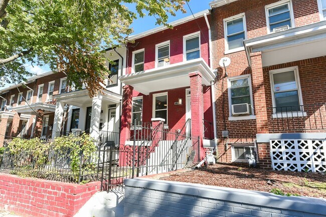 Building Photo - Charming 4br/2ba in Anacostia / Navy Yard
