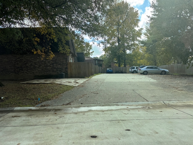 Building Photo - 623 Sycamore Cir