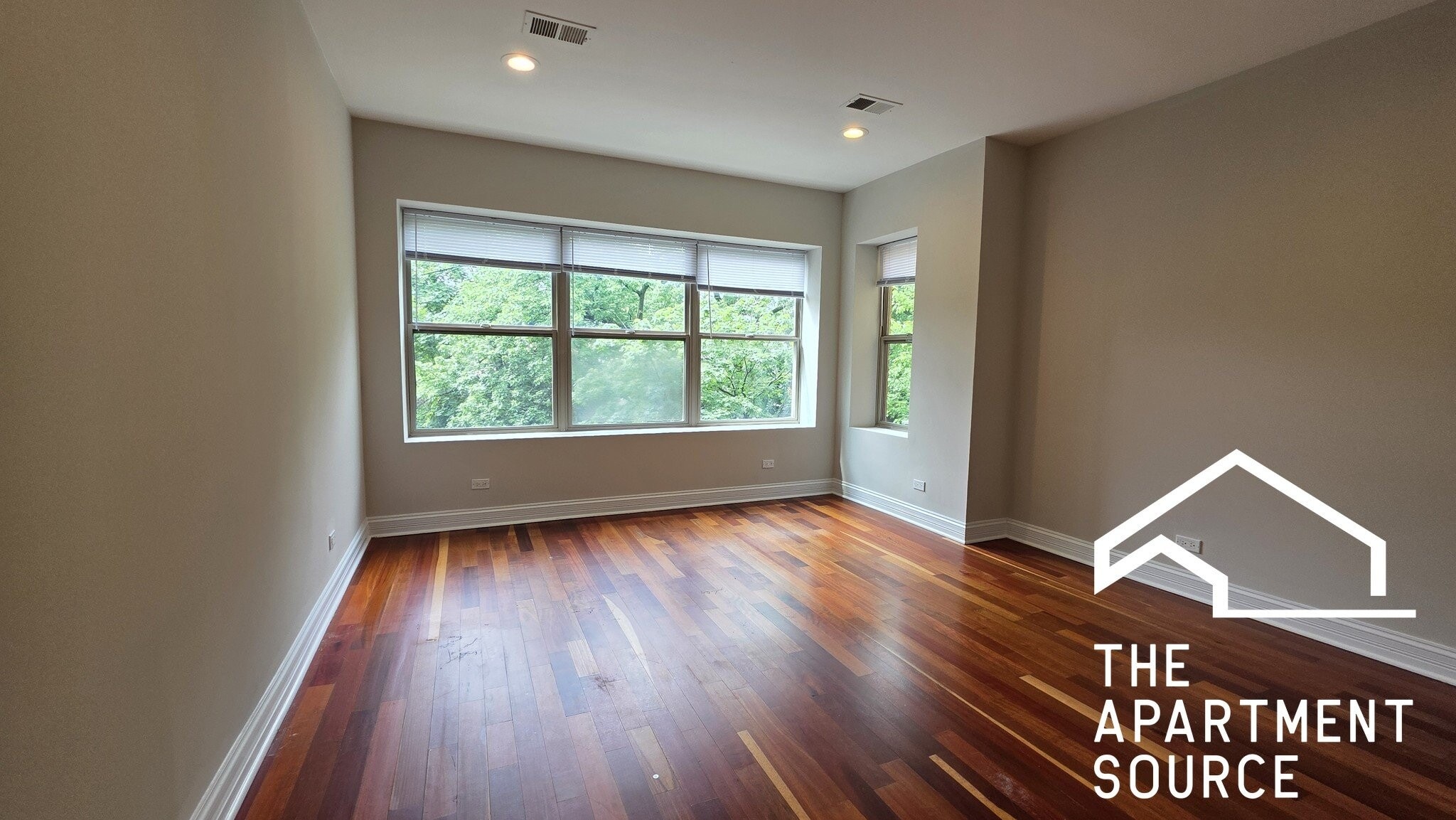Building Photo - 2038 W Touhy Ave
