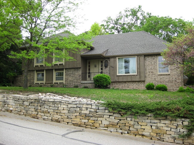 Building Photo - 2004 Rehfeld Dr