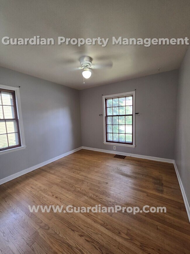 Building Photo - Available Now! Free Oct Rent! NE Minneapol...