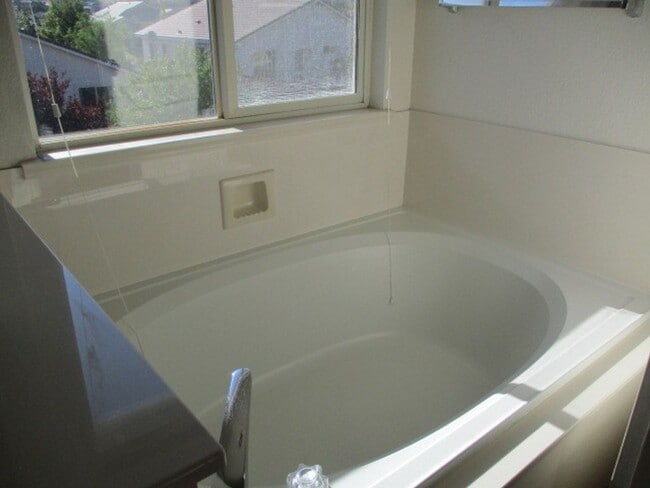 Building Photo - Northwest Suburban  Beauty