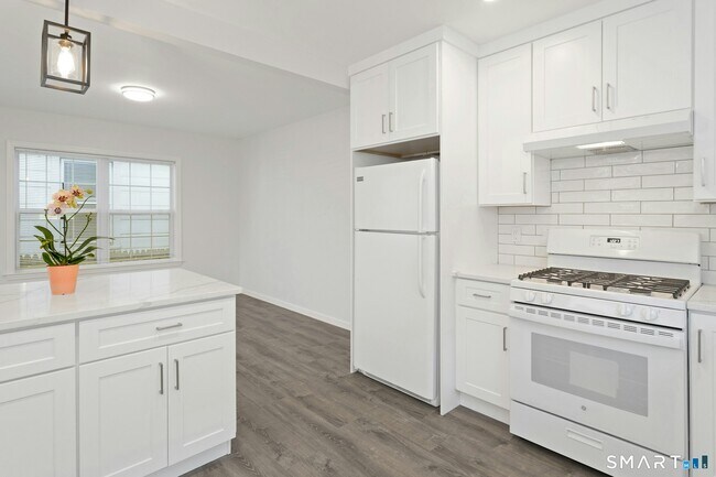 Building Photo - 377 Hope St