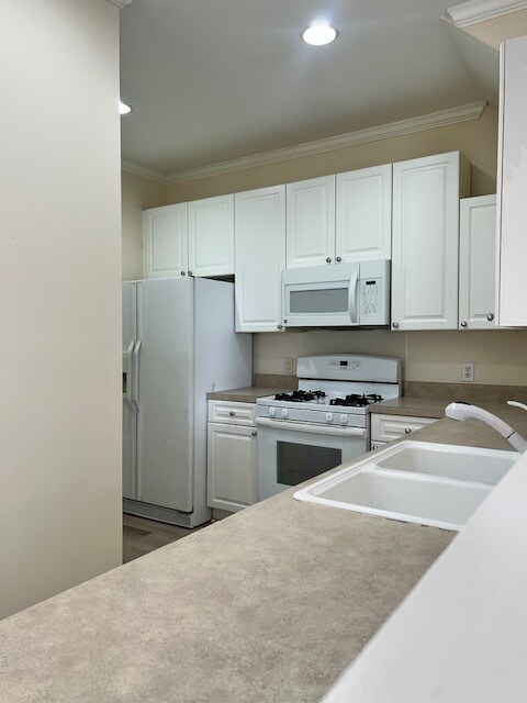 Building Photo - 2113 Thornblade Dr
