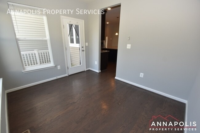 Building Photo - 8289 Meadowood Dr