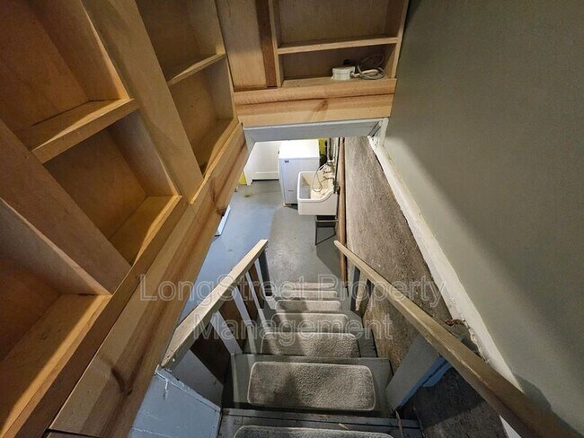 Building Photo - 636 N Shaver St