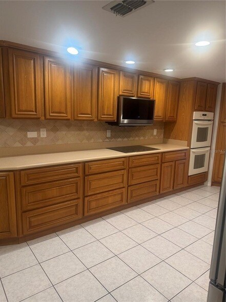 Building Photo - 8320 Sanden Dr