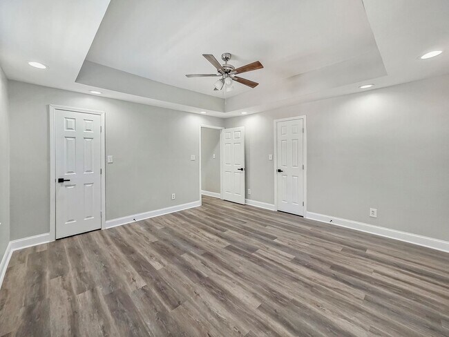 Building Photo - Beautifully Renovated 4 Bedroom Home in th...
