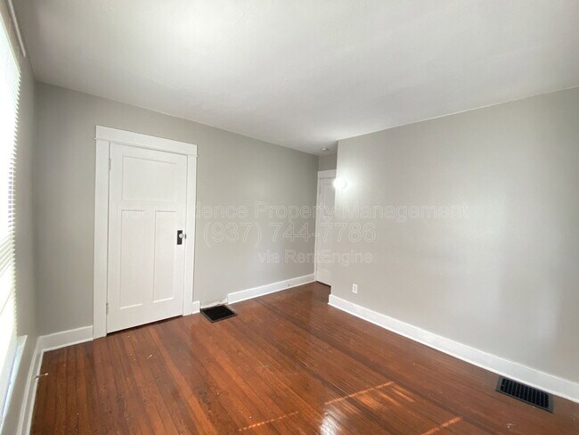 Building Photo - 26 W Beechwood Ave