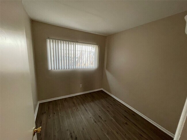 Building Photo - 936 W Foothill Blvd