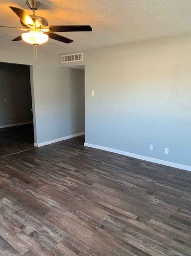 Building Photo - 1109 13th St