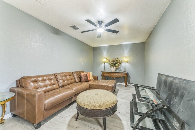 Building Photo - 465 Rio Grande Ln