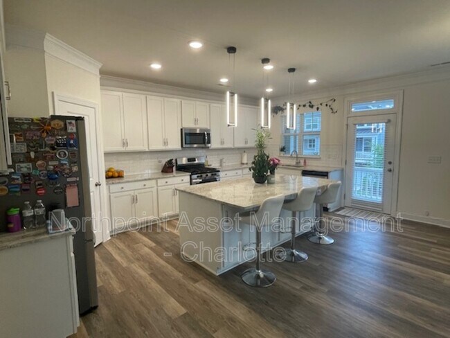 Building Photo - 10415 Glenmere Crk Cir