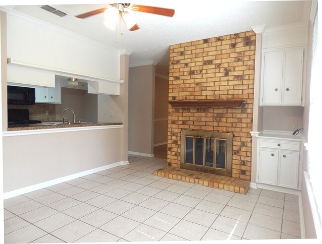 Building Photo - Gorgeous 3 Bedroom Home w/Workshop in Tyler!