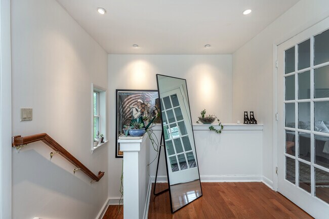 Building Photo - 17 Rhynus Rd