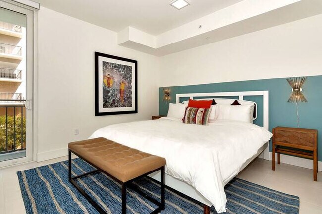 Building Photo - 1710 SW 27th Ave