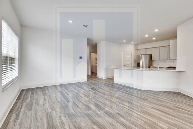 Building Photo - 18001 Umberto Dr