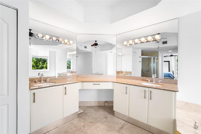 Building Photo - 101 SE 20th Ave