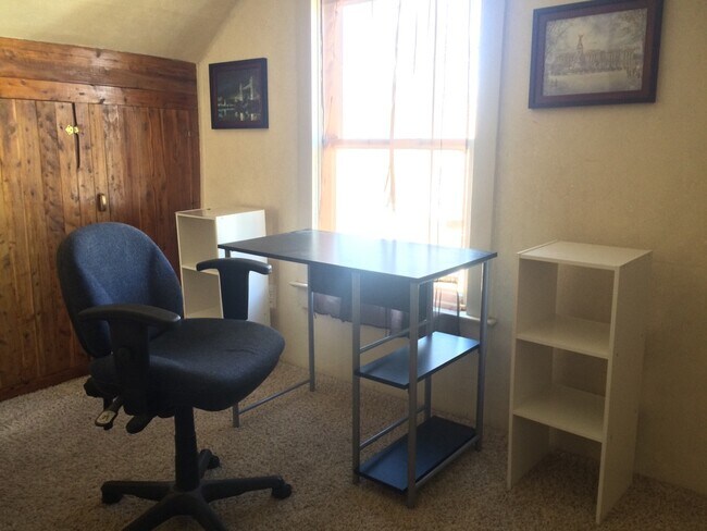 Building Photo - 215 Grove St