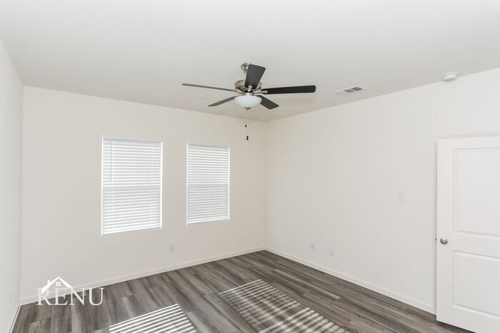 Building Photo - 1740 Escondido Dr