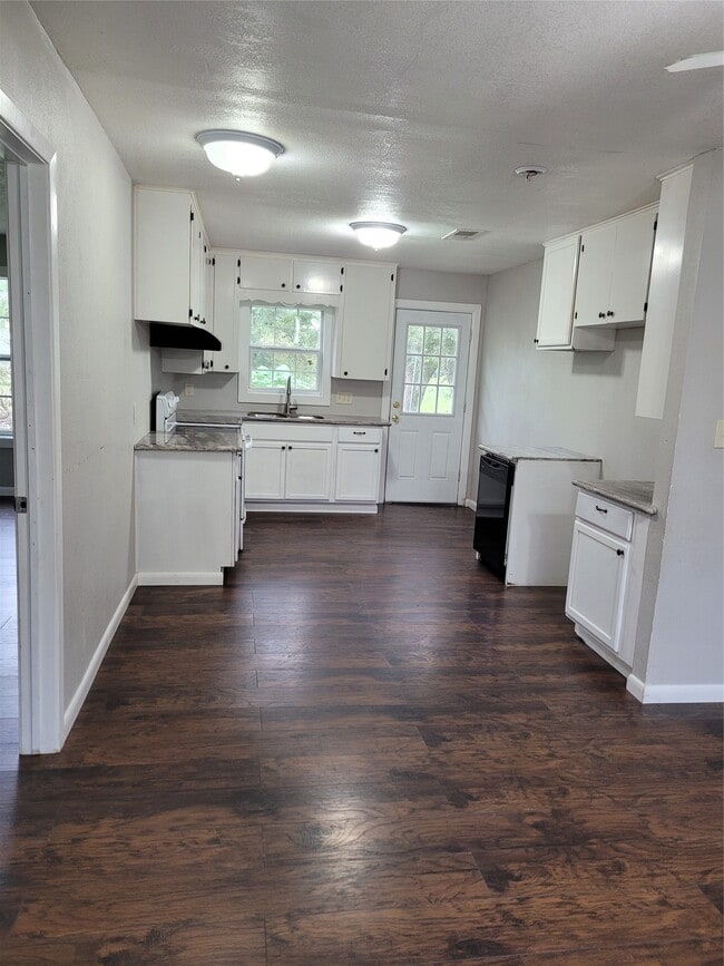 Building Photo - 822 Retama St