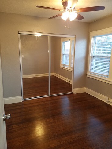 Building Photo - Locust