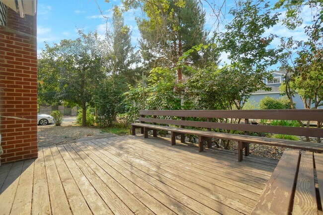 Building Photo - 5707 N Bogart Ln