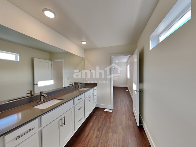 Building Photo - 17612 26th Ave Ct E