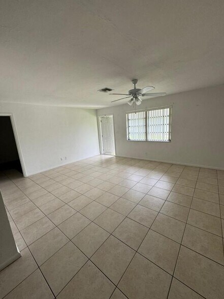 Building Photo - 3281 Coral Hills Dr