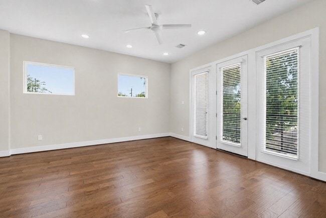Building Photo - 12080 East Fwy