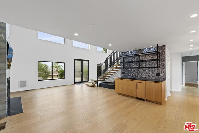 Building Photo - 105 Sequoia Dr