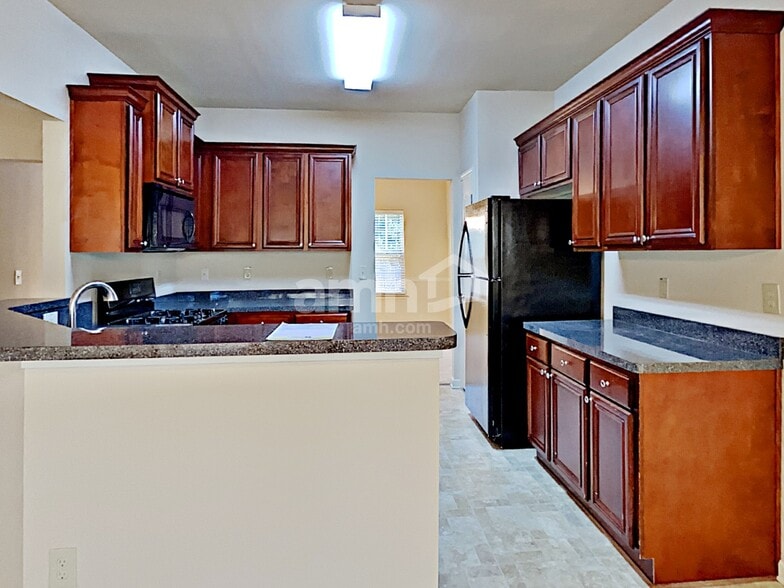 Building Photo - 3840 Aspen Springs