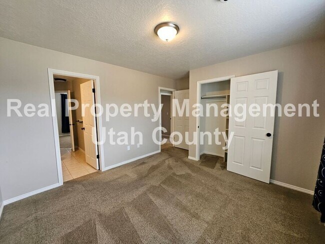 Building Photo - 81 S 220 W St