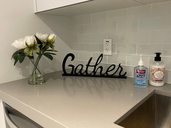 Building Photo - 1600 NE 1st Ave