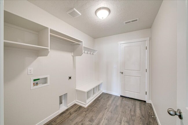 Building Photo - Beautiful 5 Bedroom Home in Nampa, Great L...