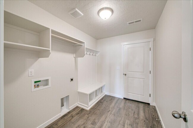 Building Photo - Beautiful 5 Bedroom Home in Nampa, Great Location!