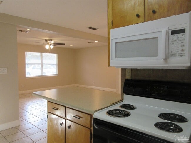 Building Photo - 4389 Pine Villa Cir