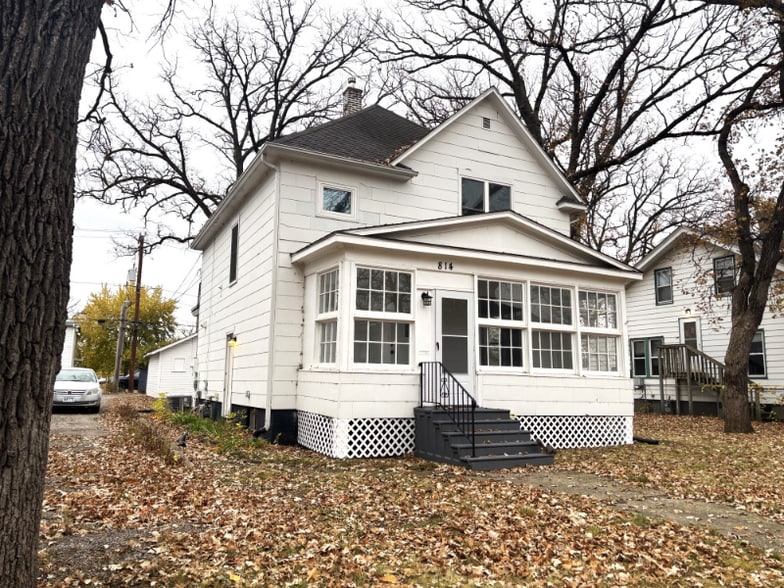 Primary Photo - 814 6th Ave S