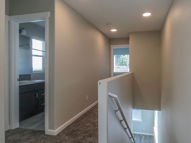 Building Photo - Market St Duplex
