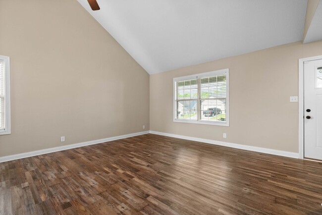 Building Photo - Pet Friendly Three Bedroom!