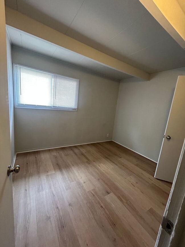 Building Photo - 3 Bedroom/ 2 Bath Townhome