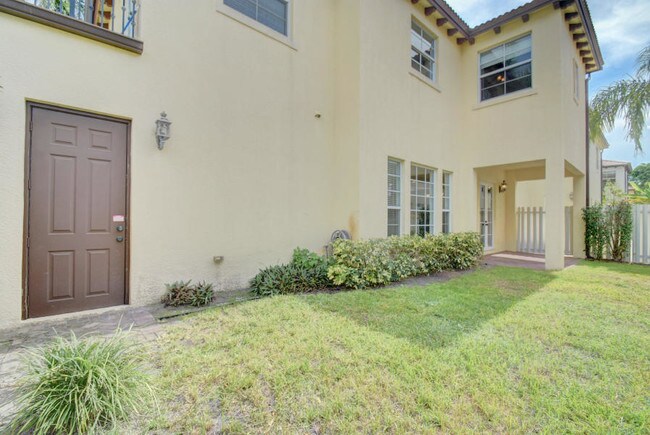 Building Photo - 81 Via Poinciana St