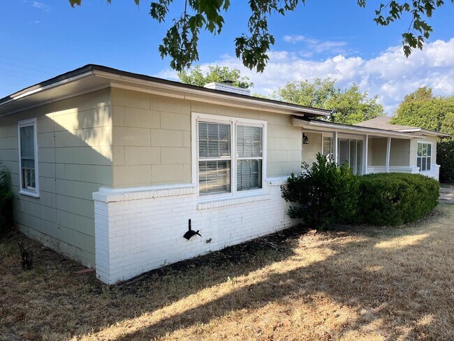 Building Photo - 4009 44th St