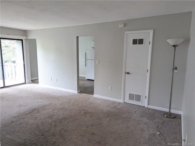 Building Photo - 12 Cedar Ct