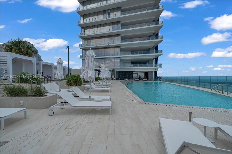 Building Photo - 300 Biscayne Boulevard Way